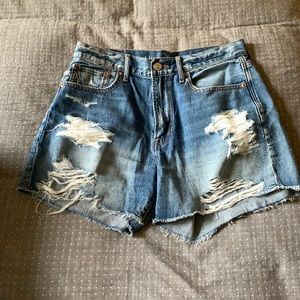 American Eagle 90s Boyfriend Short
